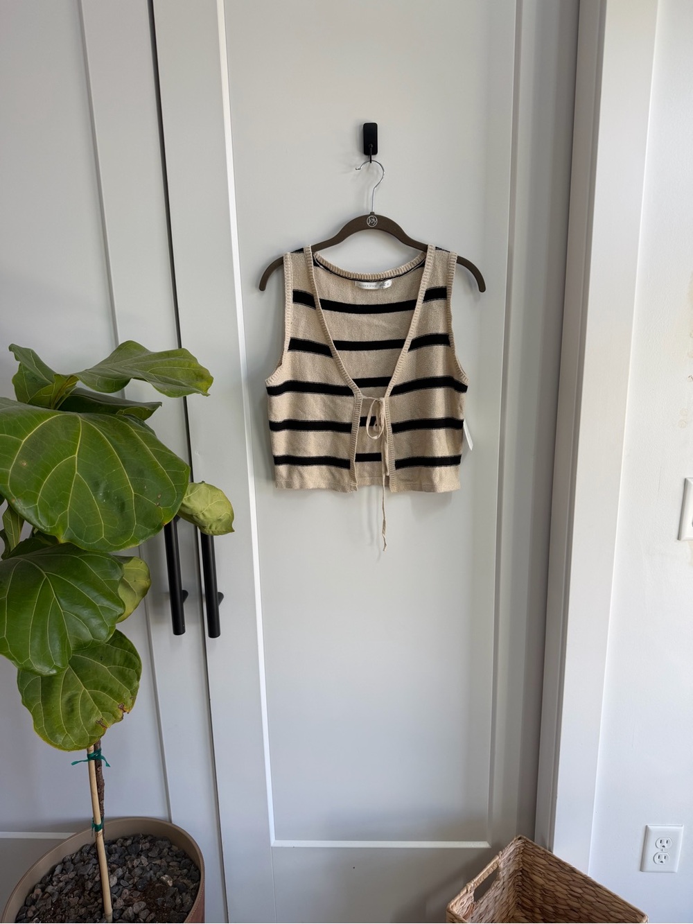 NWT Size M Altar’d State Striped Tie-Front Knit Vest - Cream & Black